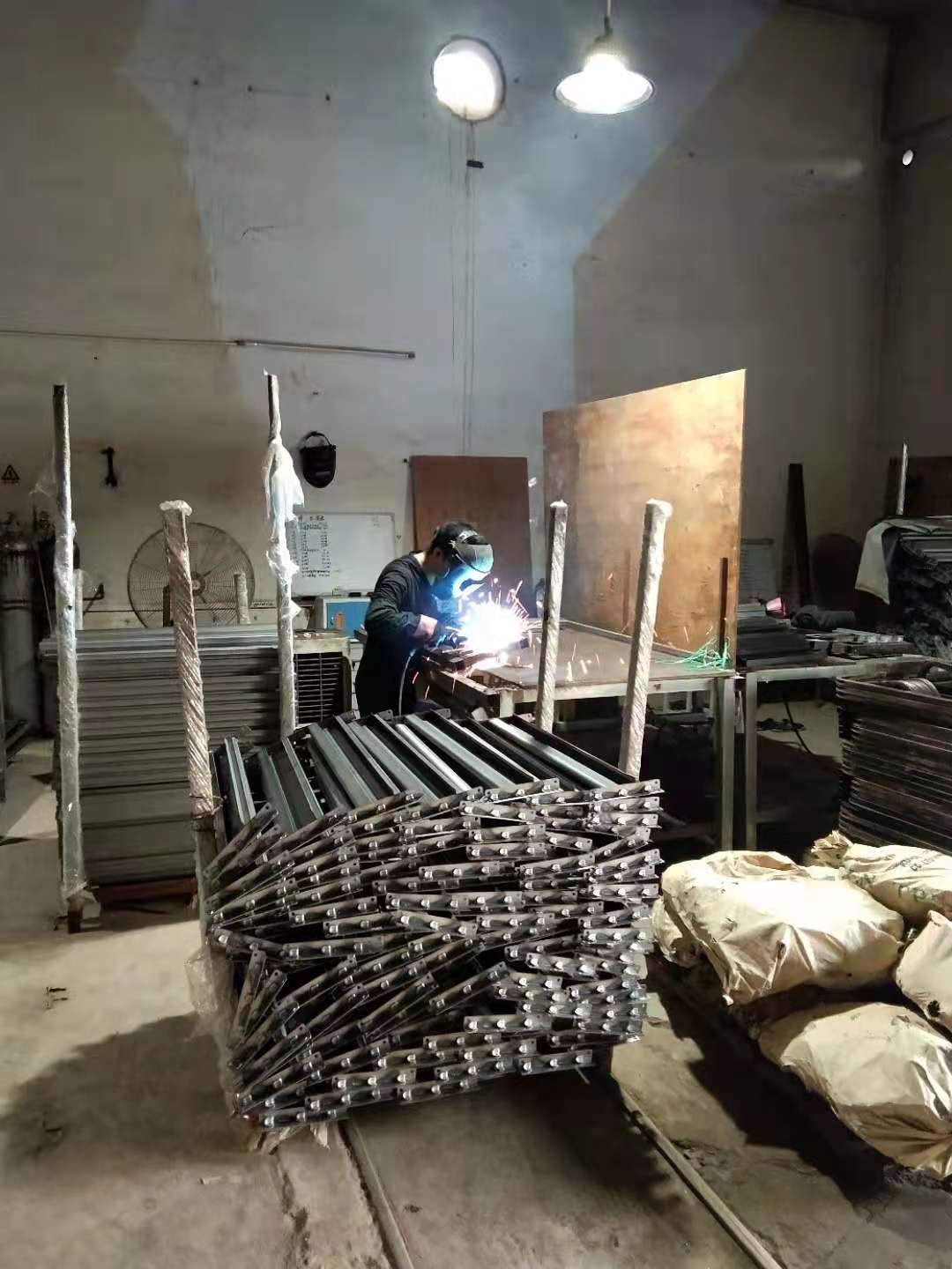 怎么焊接雙層鐵床才更牢固 怎么焊接雙層鐵床才更牢固