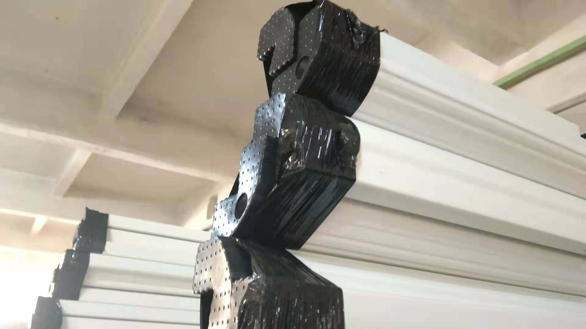 為什么鐵床要用膠套？