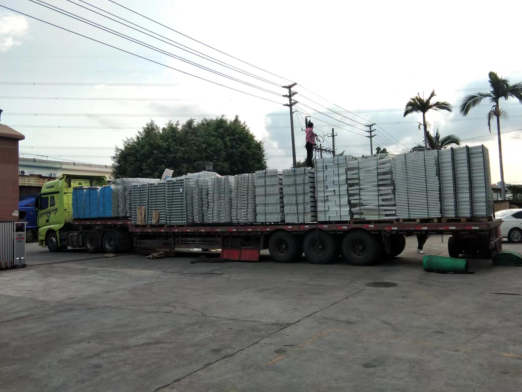 上下鋪雙層鐵架床的發(fā)貨時(shí)間到了！