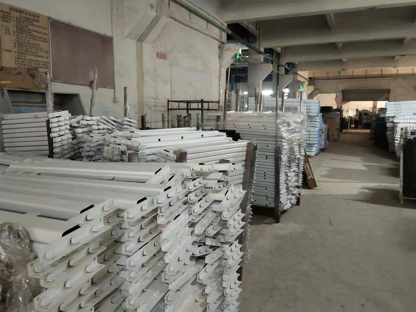 署假之際，我們正在做學(xué)校宿舍雙層鐵床！